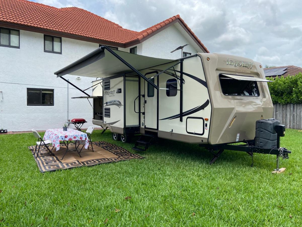 Cozy Camper - Free Parking Hotel Miami Luaran gambar